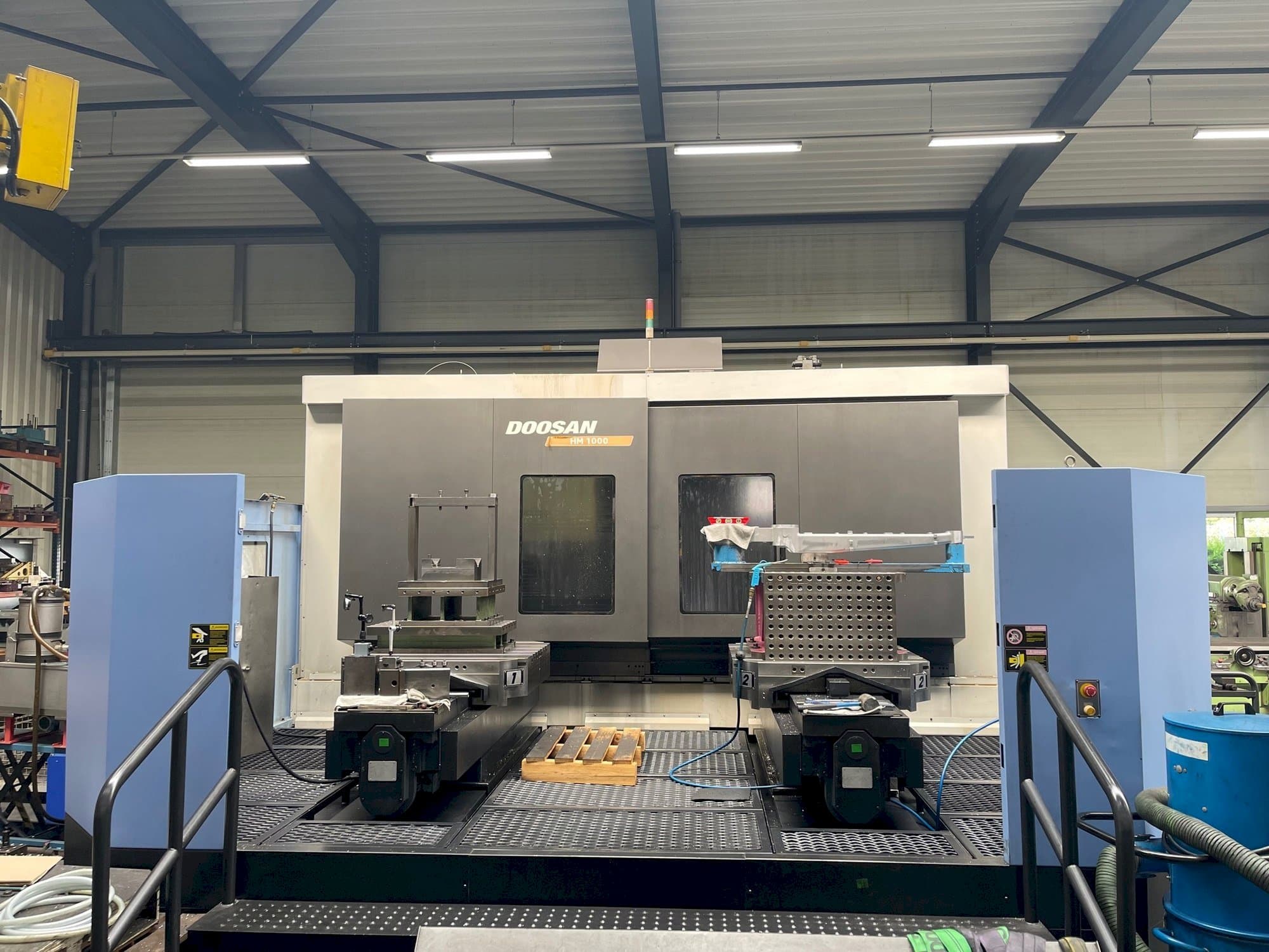 Front view of Doosan HM 1000  machine