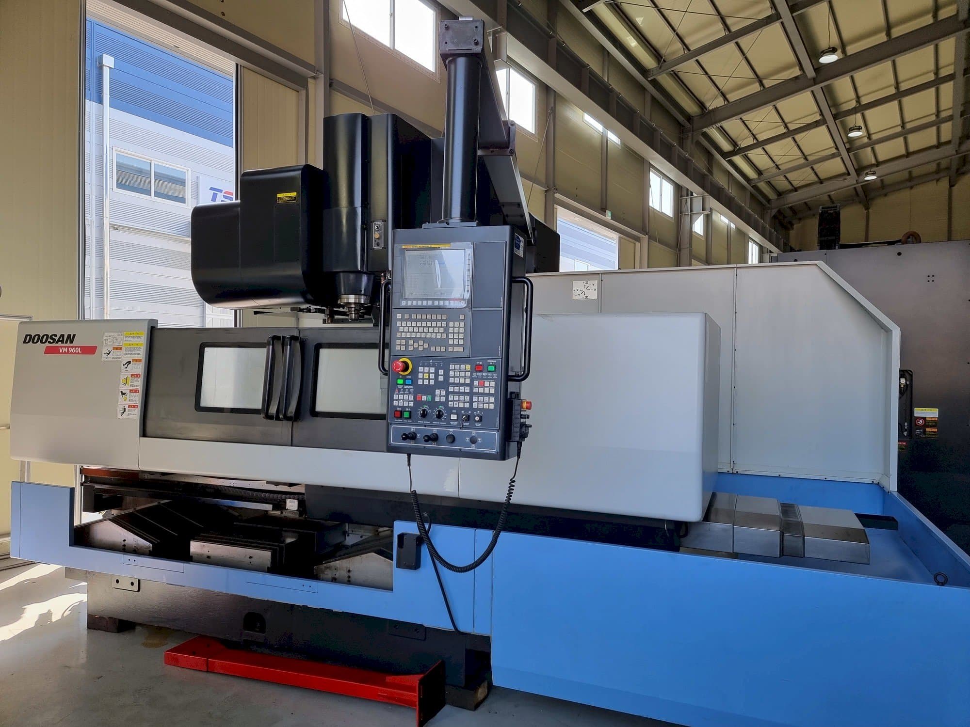 Front view of Doosan VM 960L machine