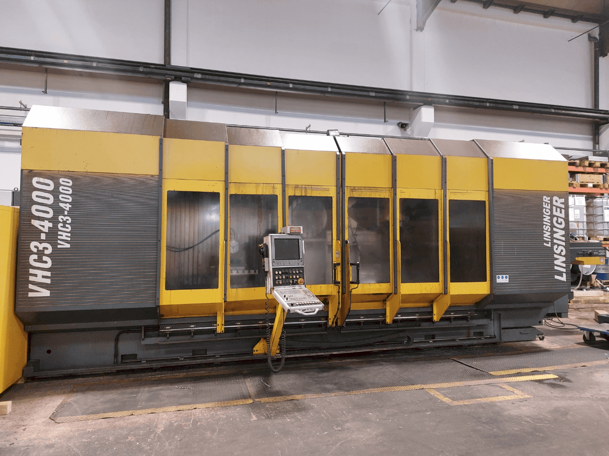 Front view of AXA VHC 3-4000 M/2E  machine