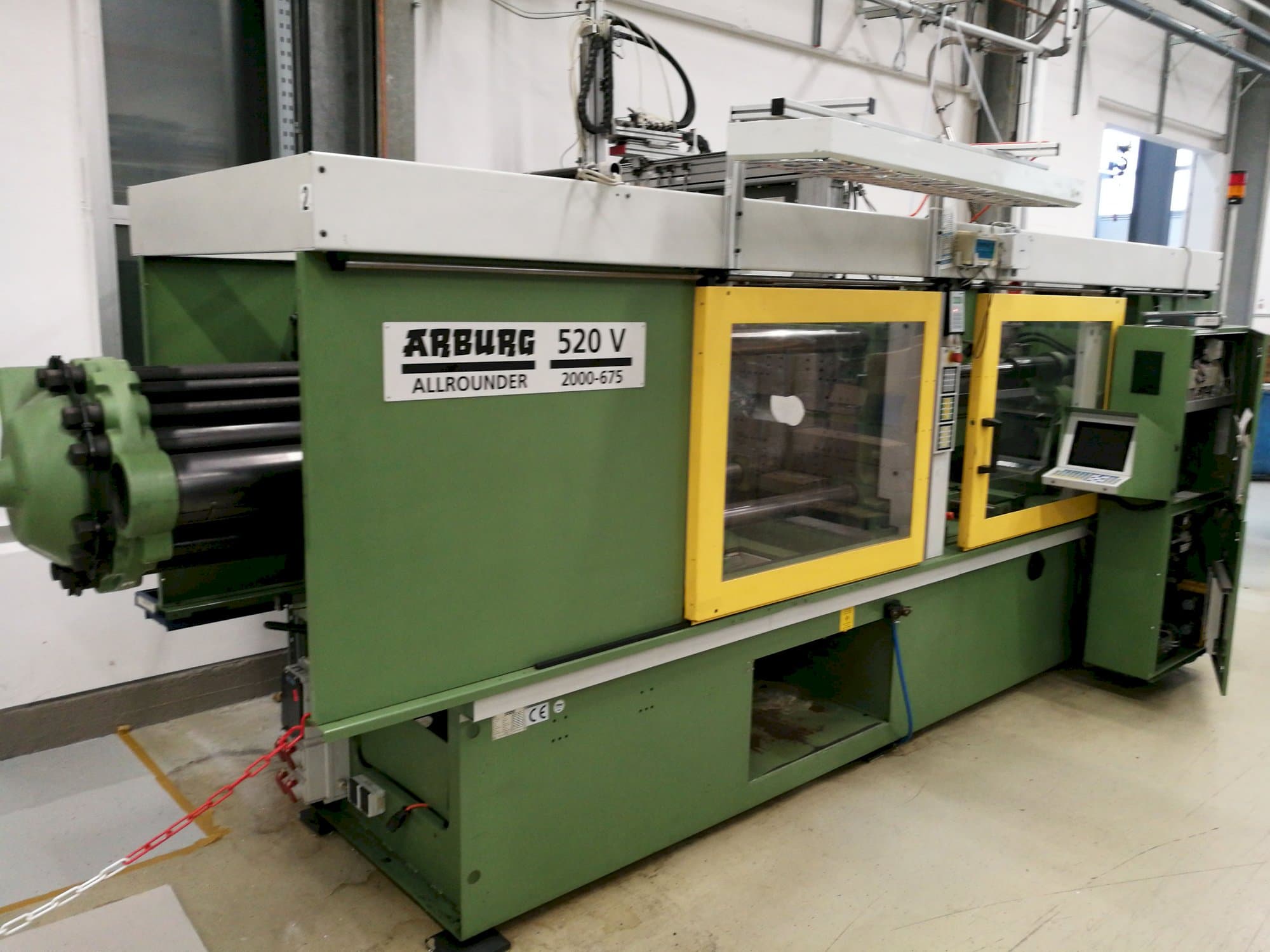 Front view of Arburg 520 V 2000-675 Machine