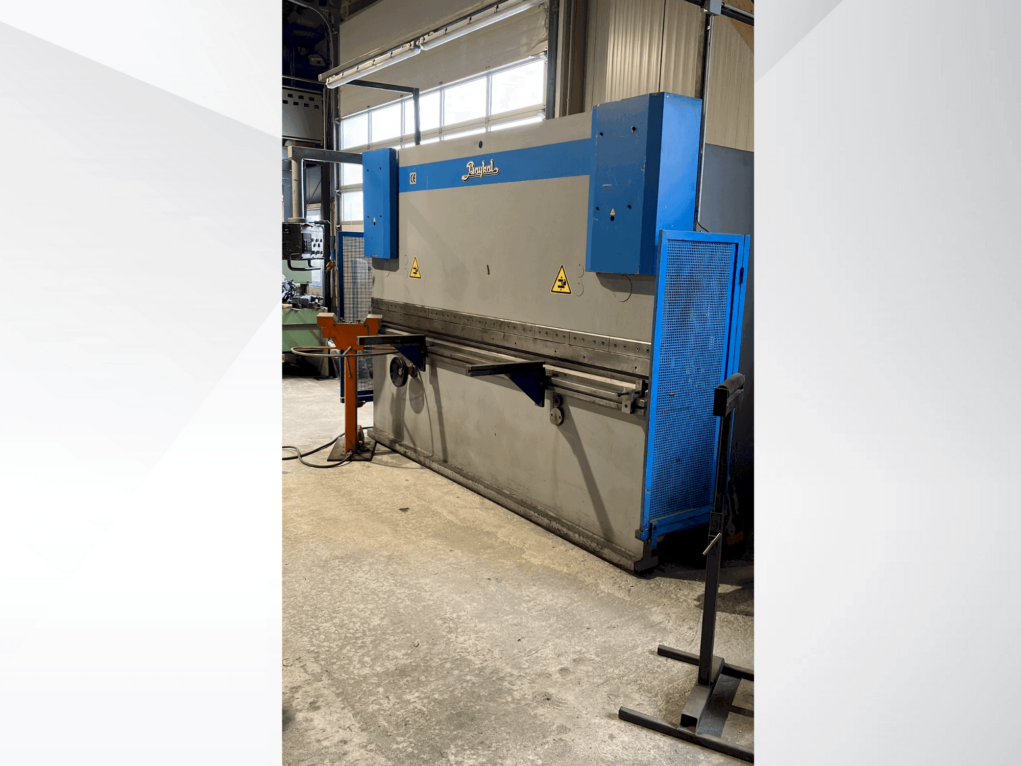 Front view of Baykal APH 3106x120 machine