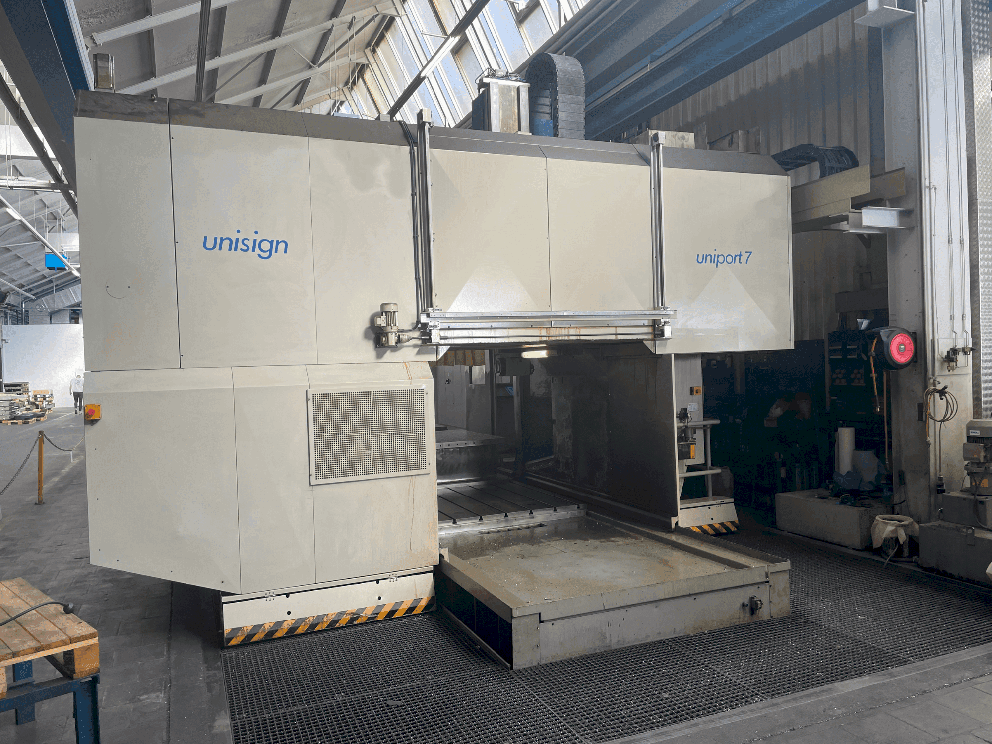 Front view of Unisign UNIPORT 7  machine