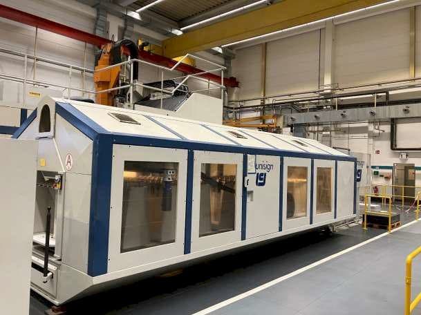 Front view of Unisign UNICOM 8 machine