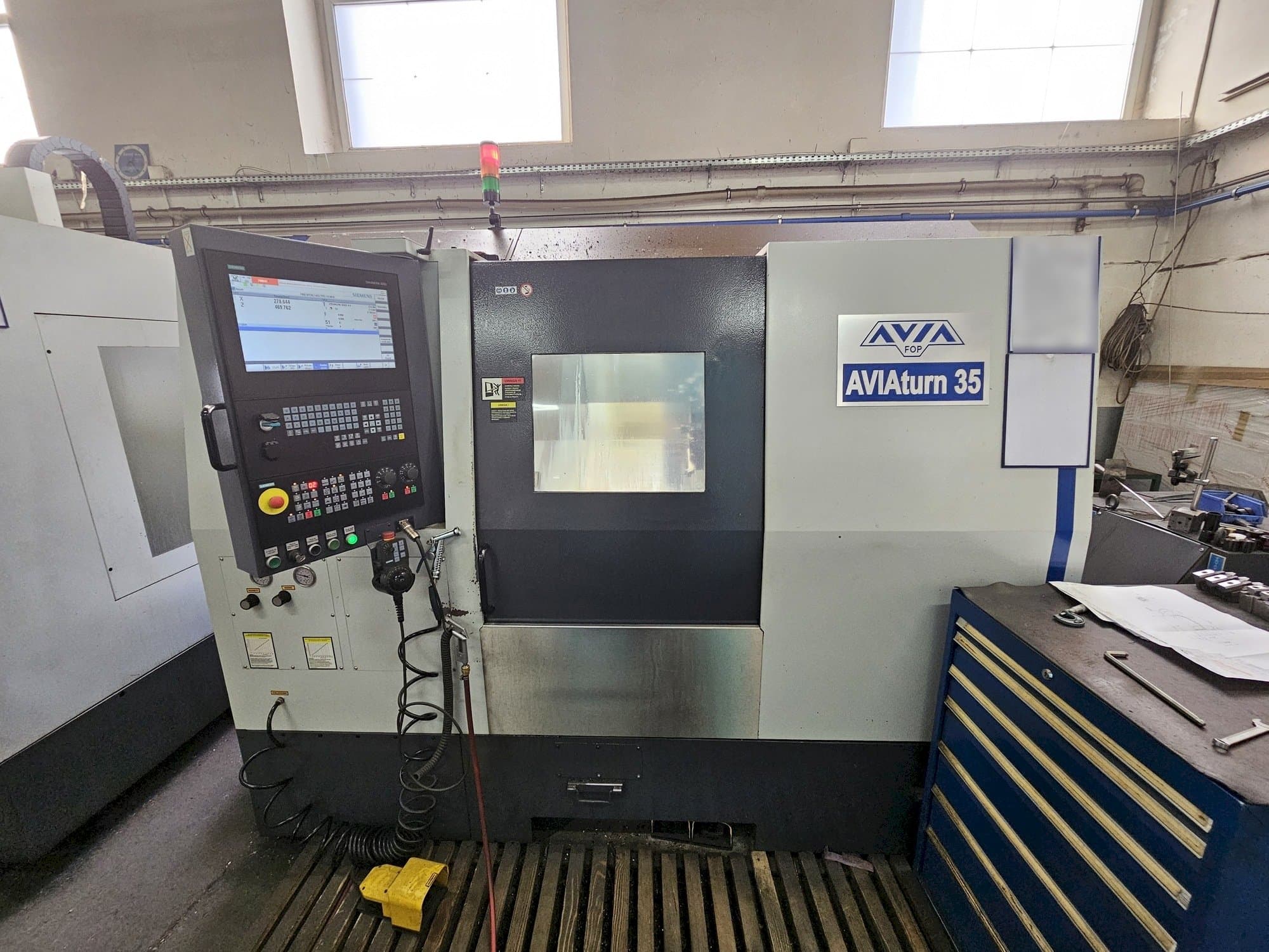 Front view of Avia AVIAturn 35 machine