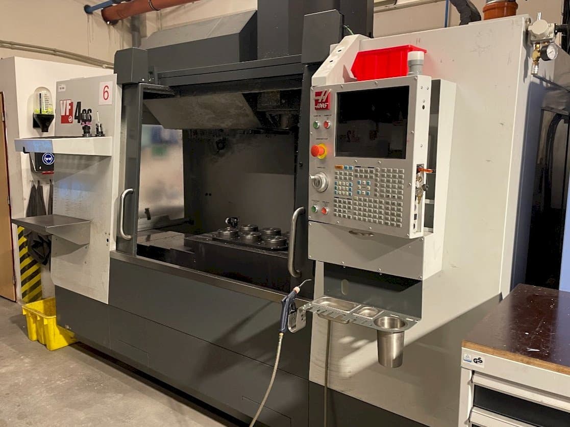 Right view of HAAS VF-4SS machine