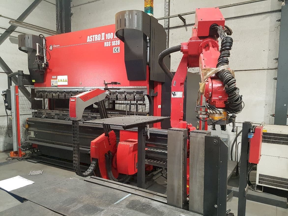 Front view of AMADA Astro II 100NT HDS 1030 machine