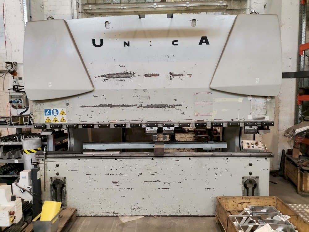 Front view of Warcom UNICA30-100 machine