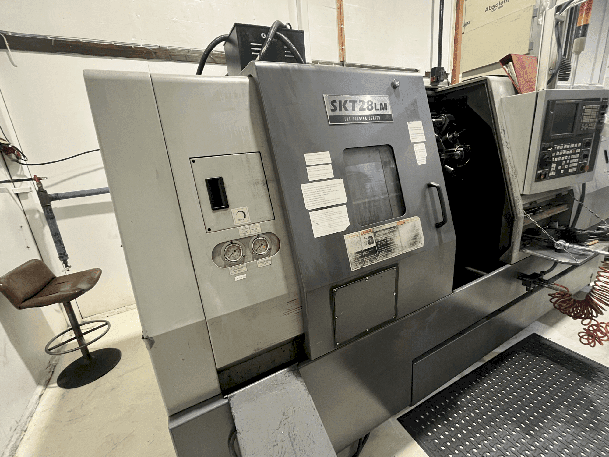 Front view of Hyundai Kia SKT 28 LM  machine