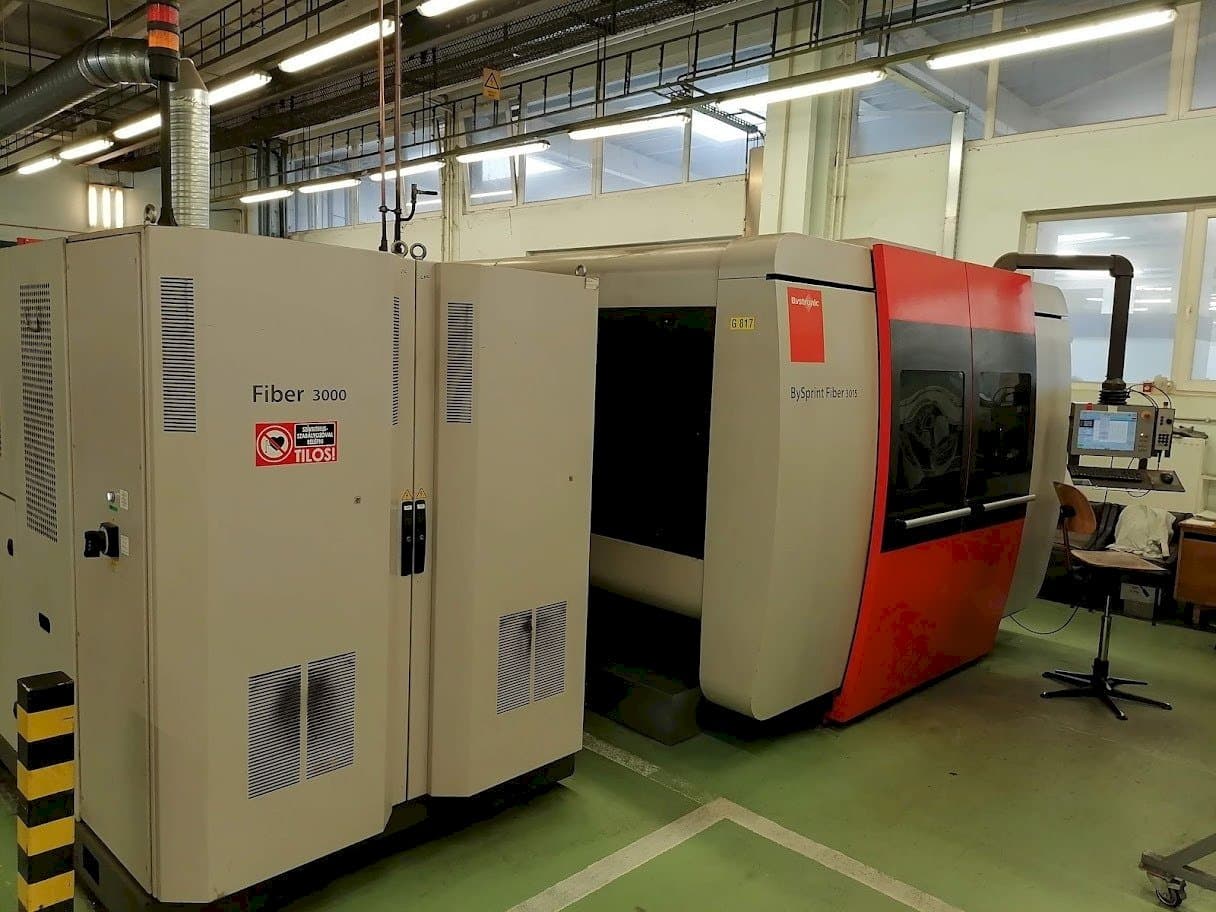 Front view of Bystronic BySprint Fiber 3015 machine