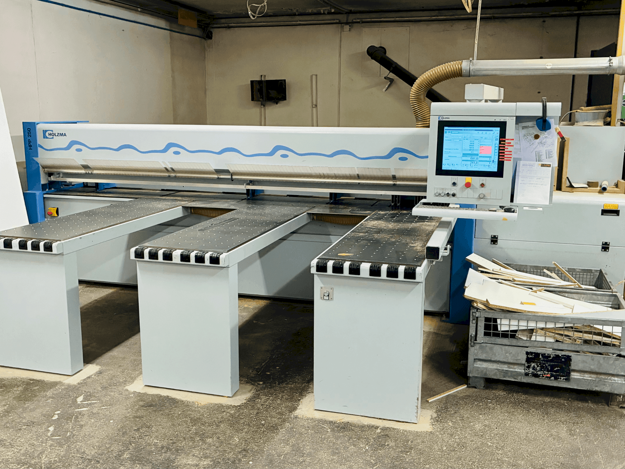 Front view of HOLZMA HPP 250/38/38  machine