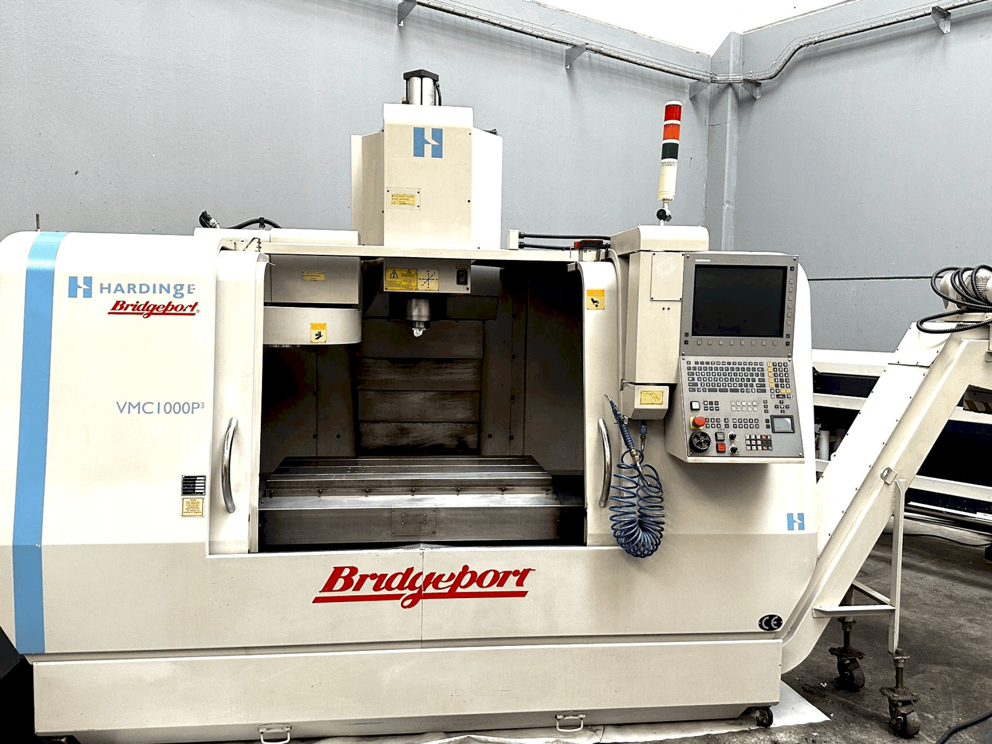 Front view of Bridgeport VMC 1000 P3 (2005) machine