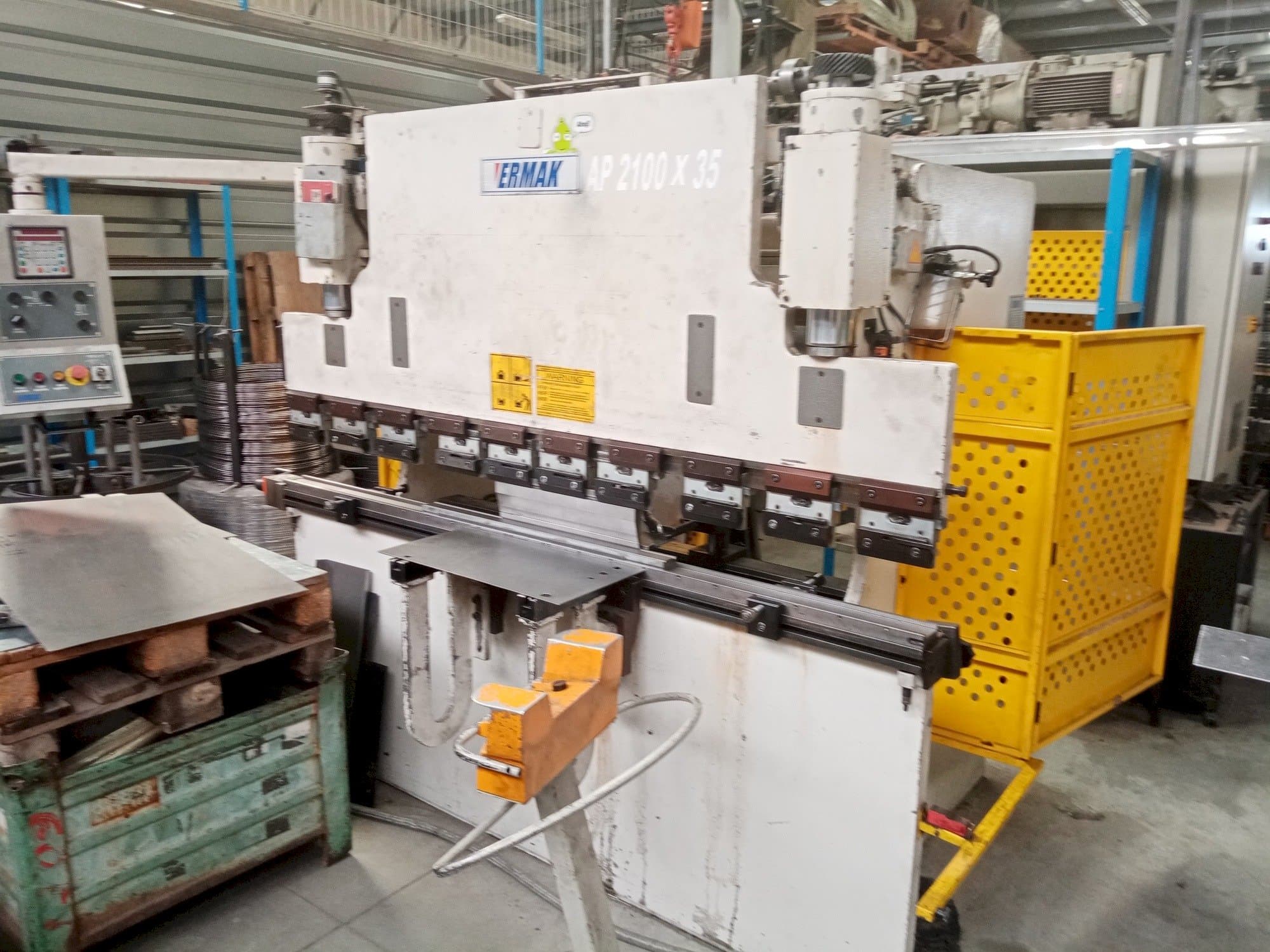Front view of ERMAKSAN AP 2100-35 machine