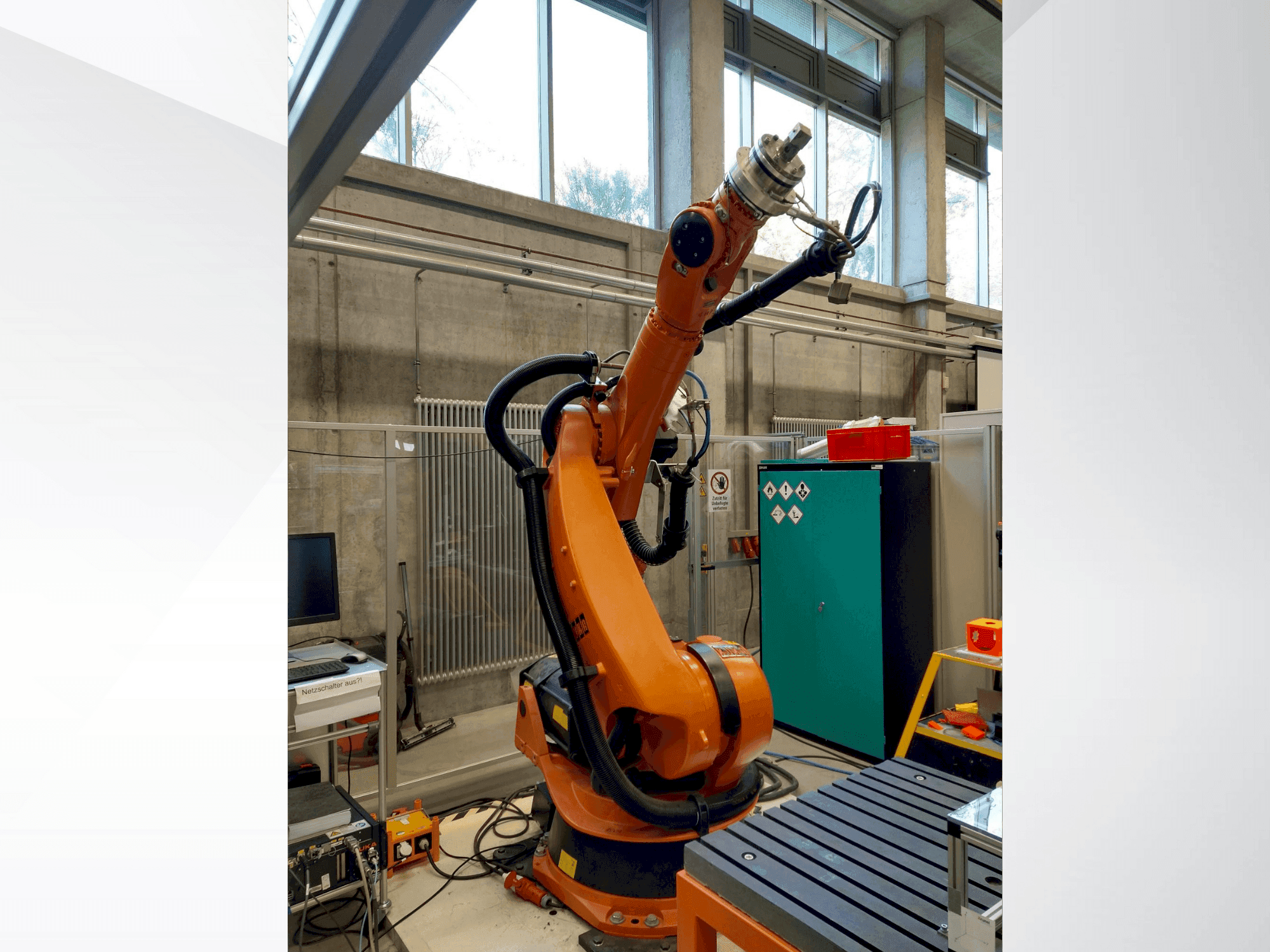Front view of KUKA KR 240-2 2000 machine