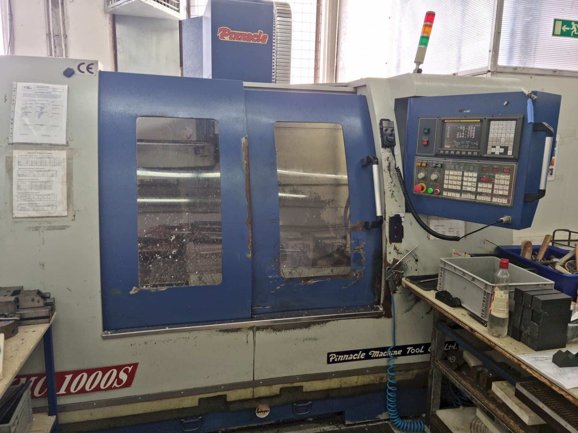 Front view of Pinnacle VMC1000S machine