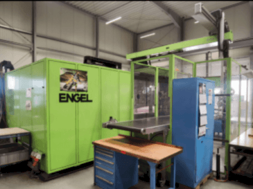 Front view of Engel Duo 11050/1100 WP machine