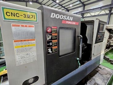 Front view of Doosan Puma 240  machine