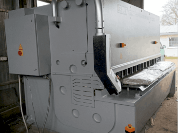 Front view of ERMAKSAN HVR 3100-16 machine