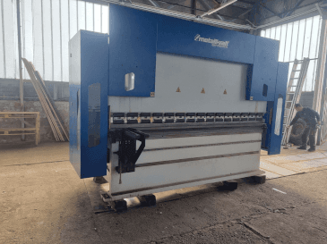 Front view of Metallkraft GBP 31175 machine