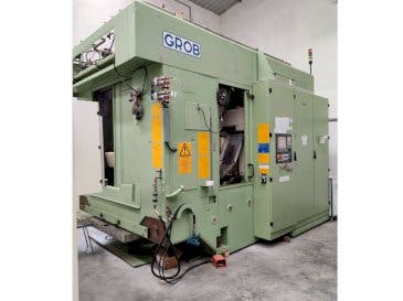 Front view of GROB G320  machine