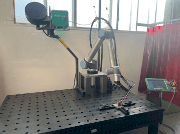 Front view of Universal Robots UR10 (2021) machine