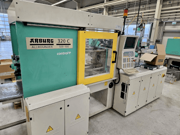 Front view of Arburg 320 C 500-100 + Multilift H with B-Axis machine