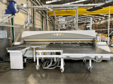 Front view of MACMAZZA Top Saw machine