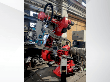 Front view of COMAU C4G machine