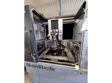 Front view of Sodick AQ750L  machine