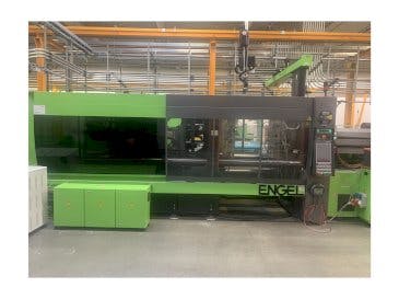 Front view of Engel e-motion 5440/500 T  machine