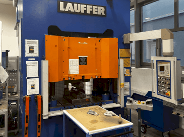 Front view of LAUFFER DK 200 (2007) machine