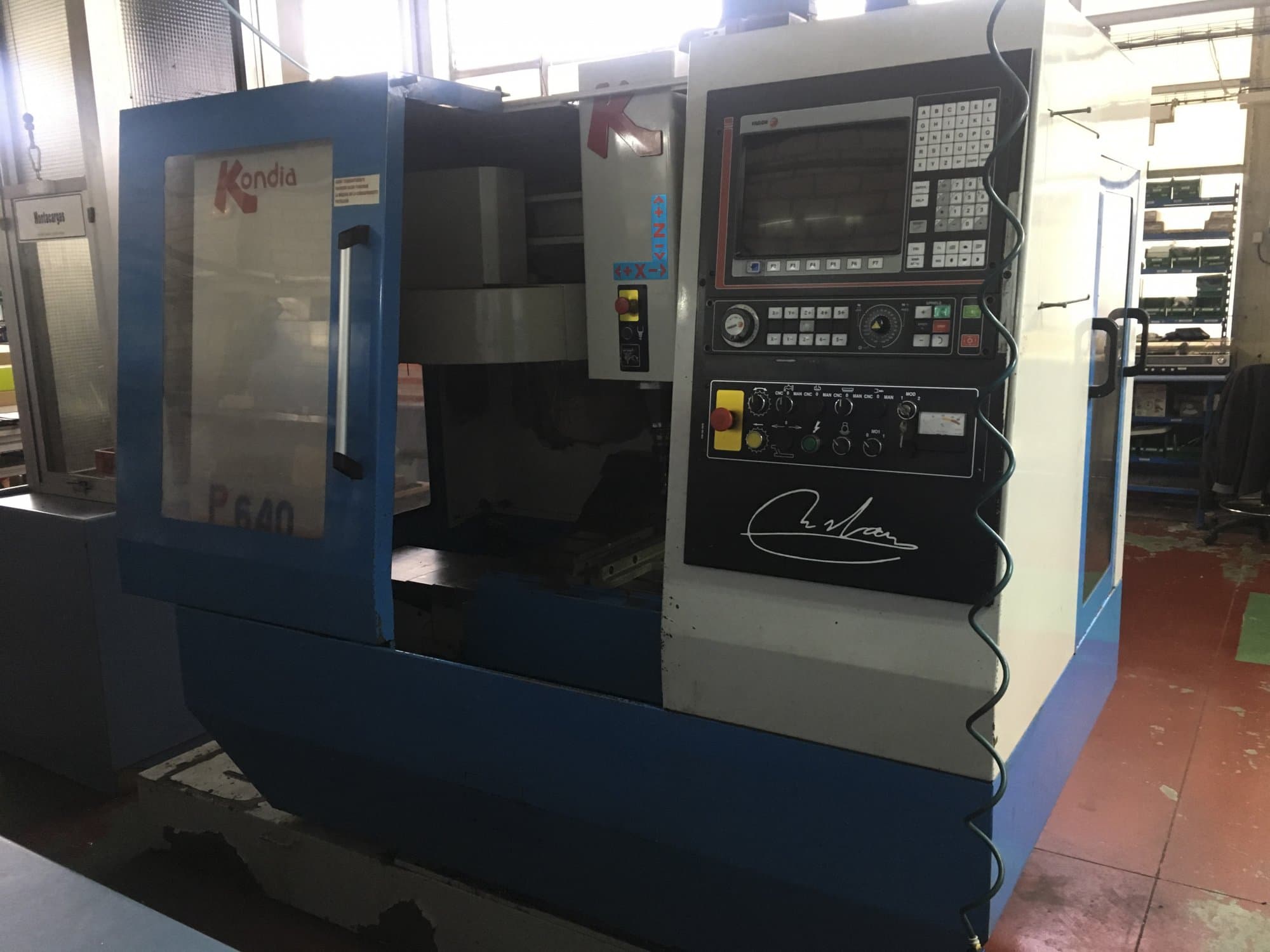 Right view of KONDIA B-640 Machine