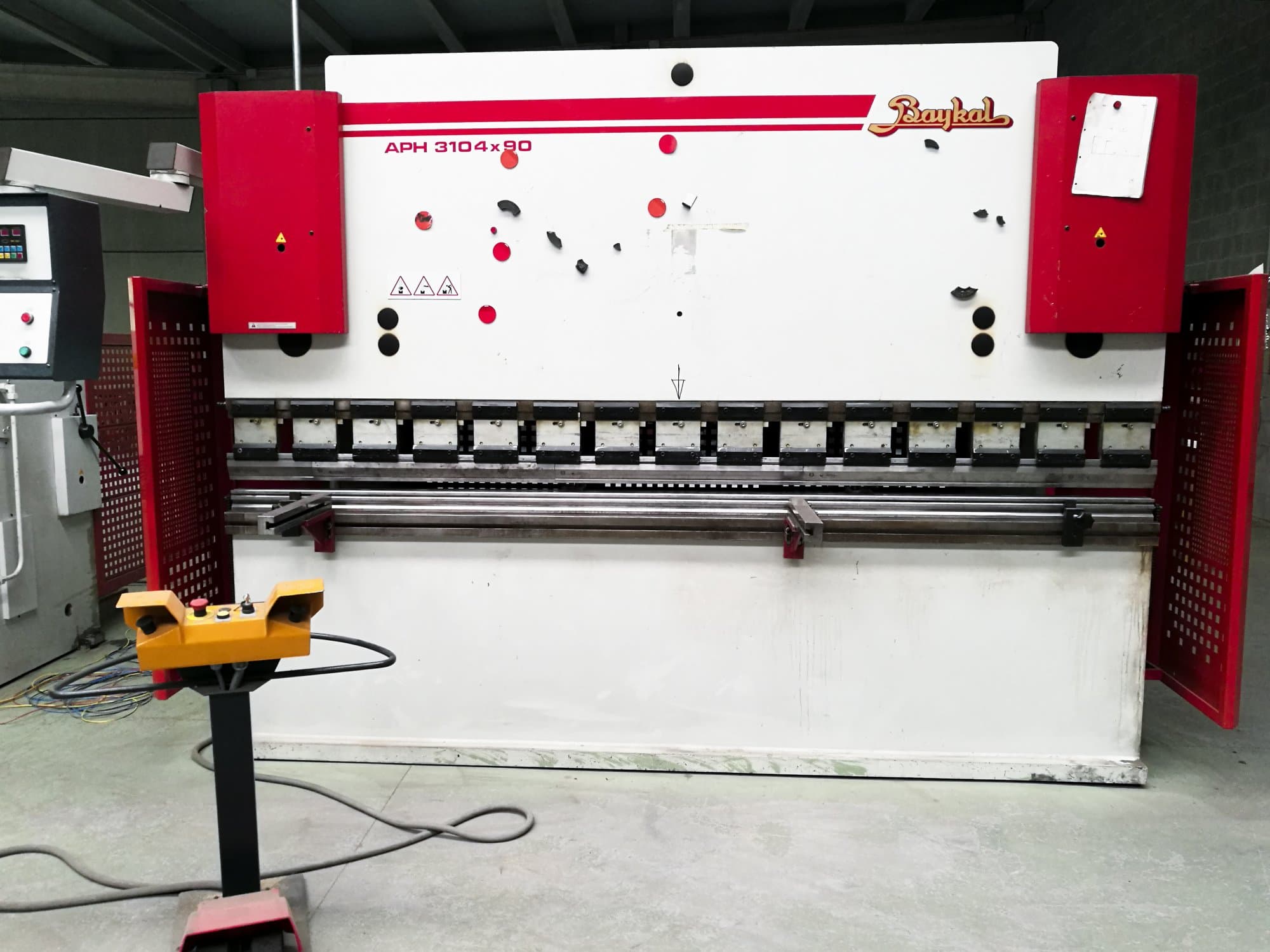 Front view of Baykal APH 3104x90 Machine