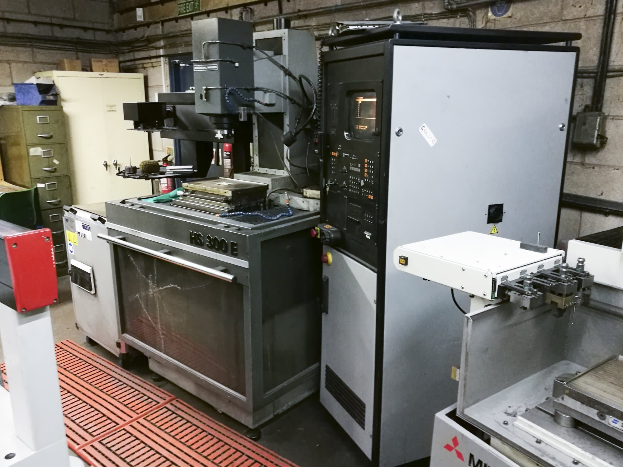 Left view of INGERSOLL HANSEN HS 300 E Machine
