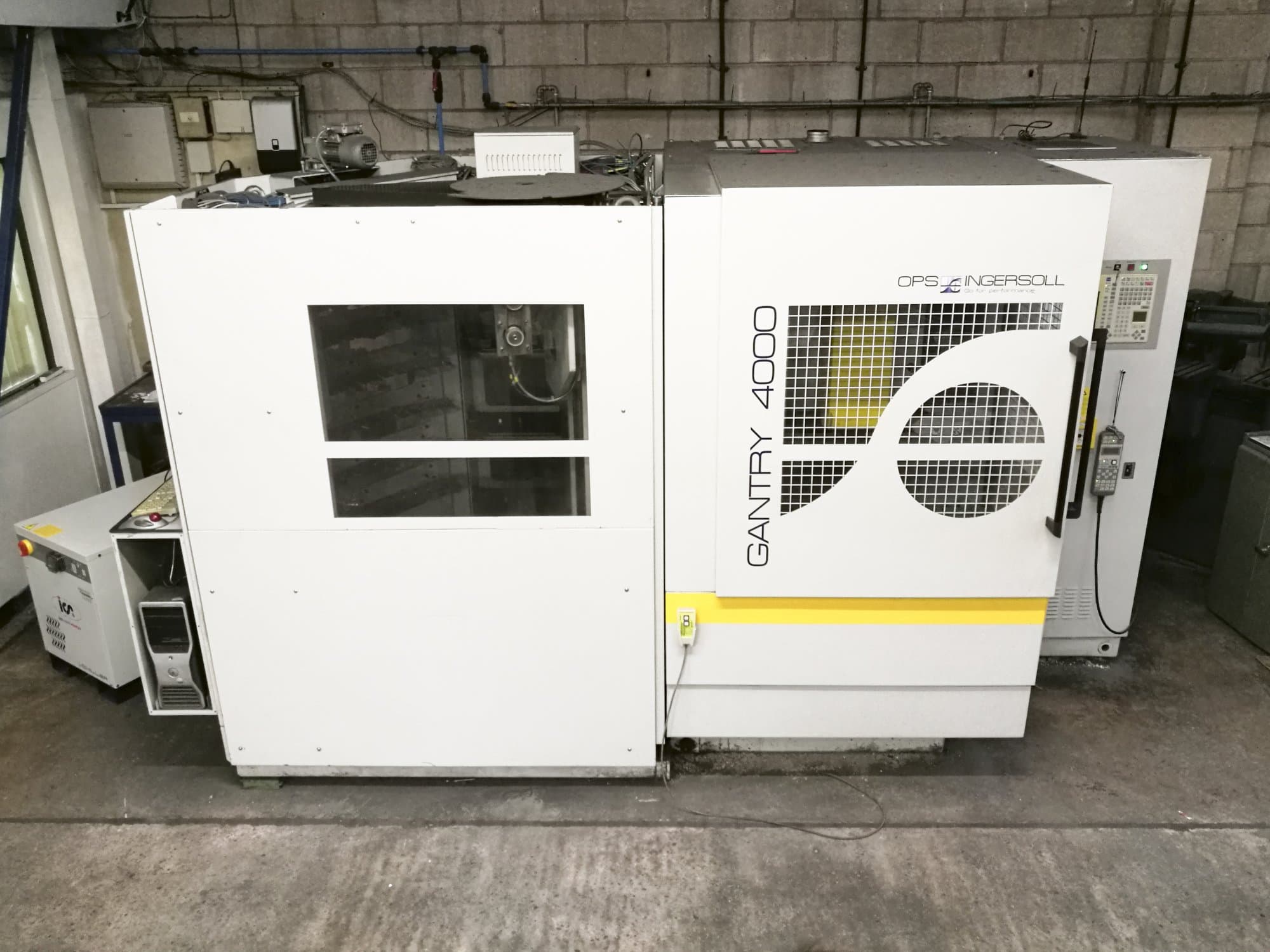 Front view of OPS-INGERSOLL Gantry 4000 machine