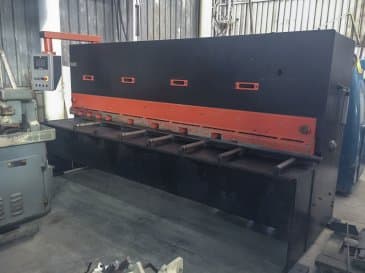 Right view of Durma DHGM 3006 machine