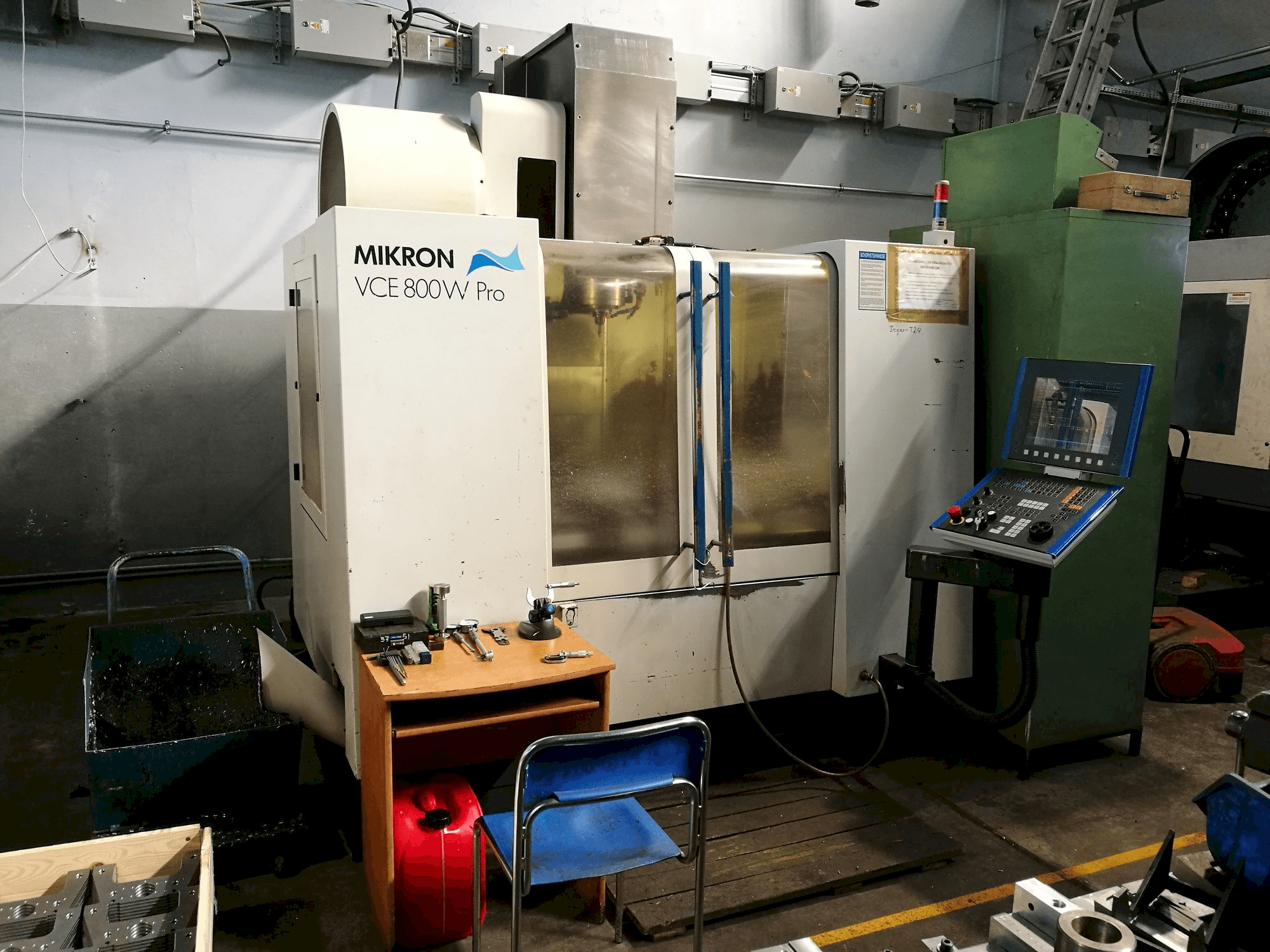 Front view of MIKRON VCE 800W Pro machine