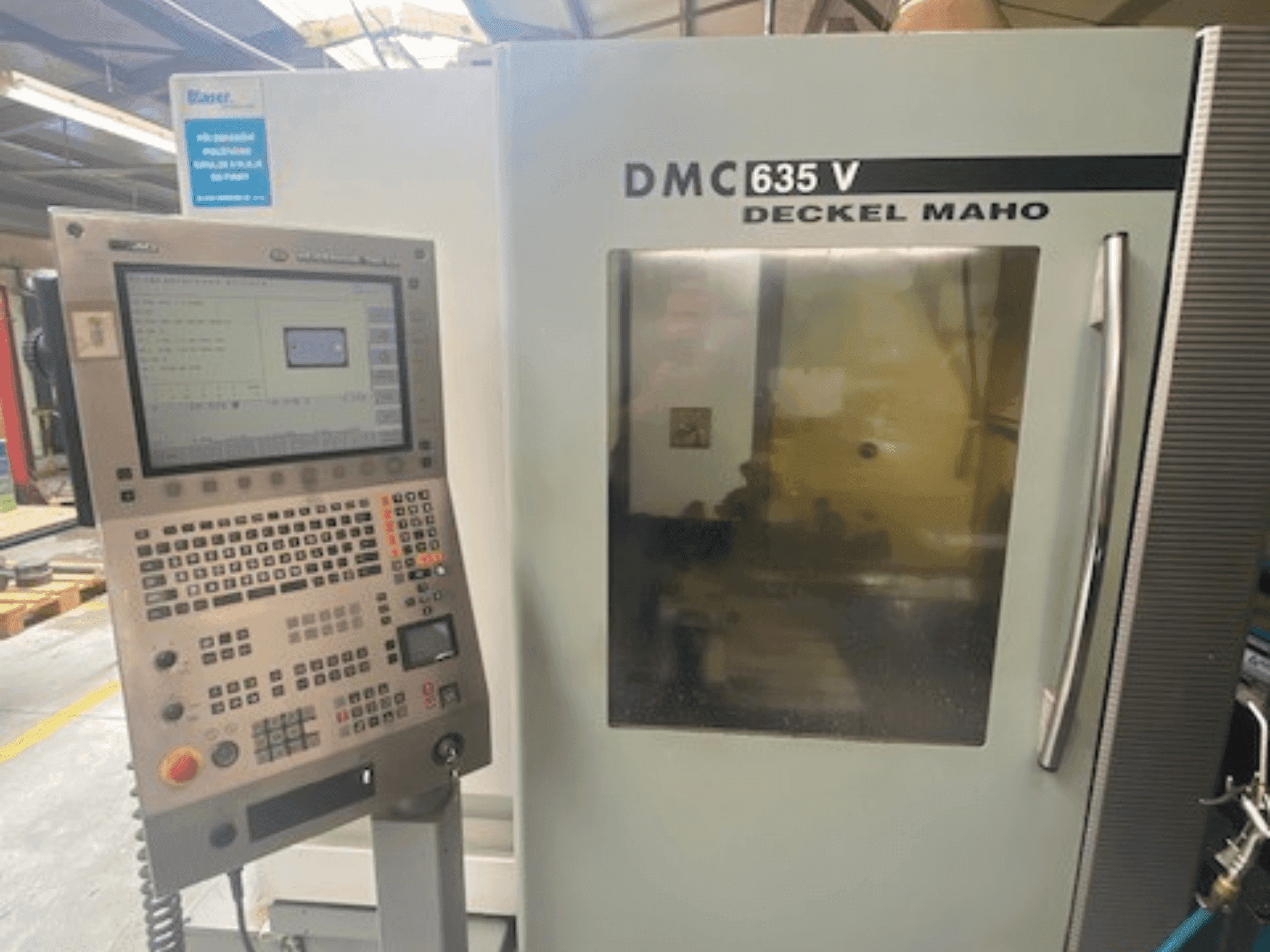 Front view of DMG DECKEL MAHO DMC 635V machine