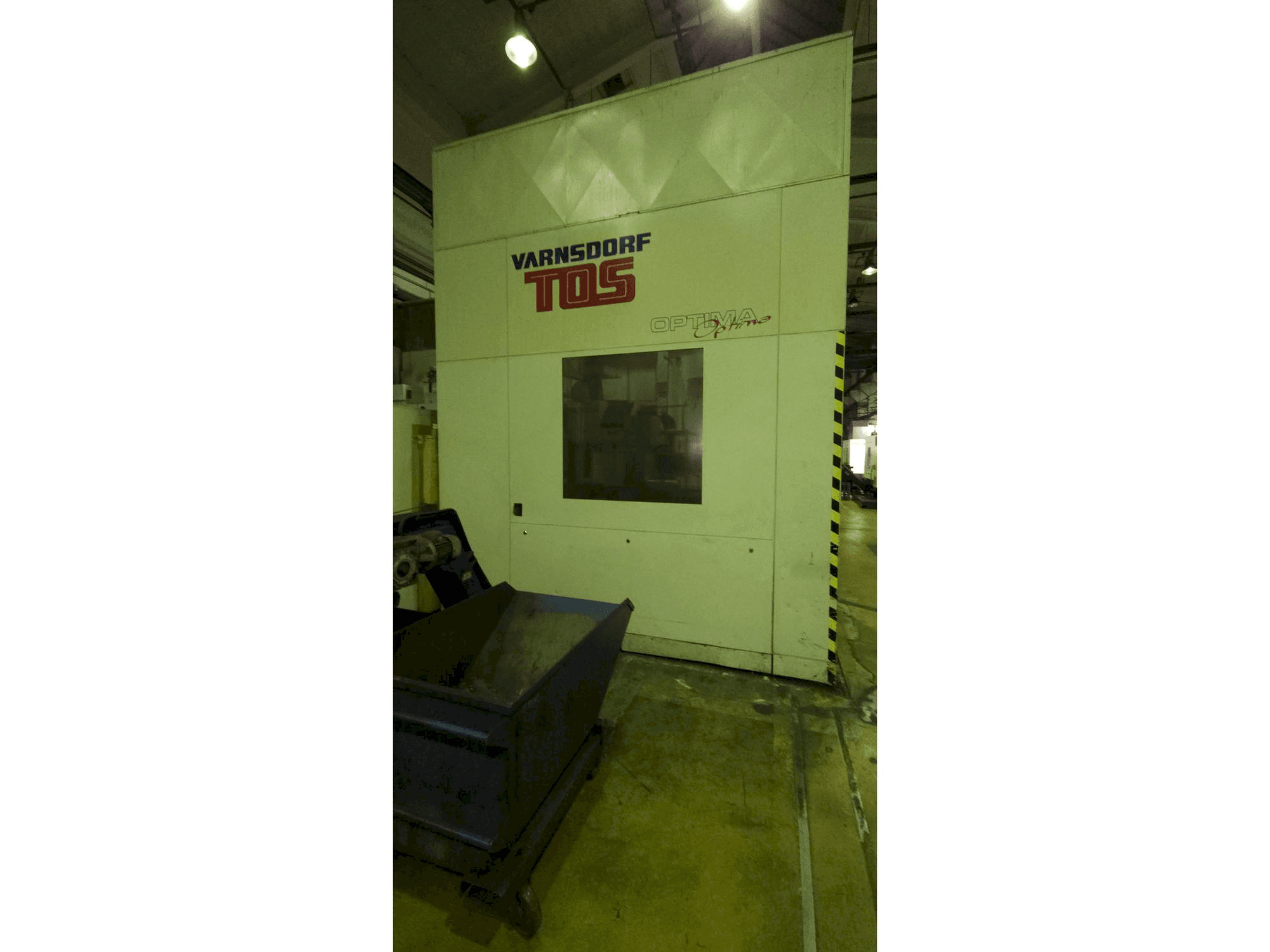 Front view of TOS Optima machine