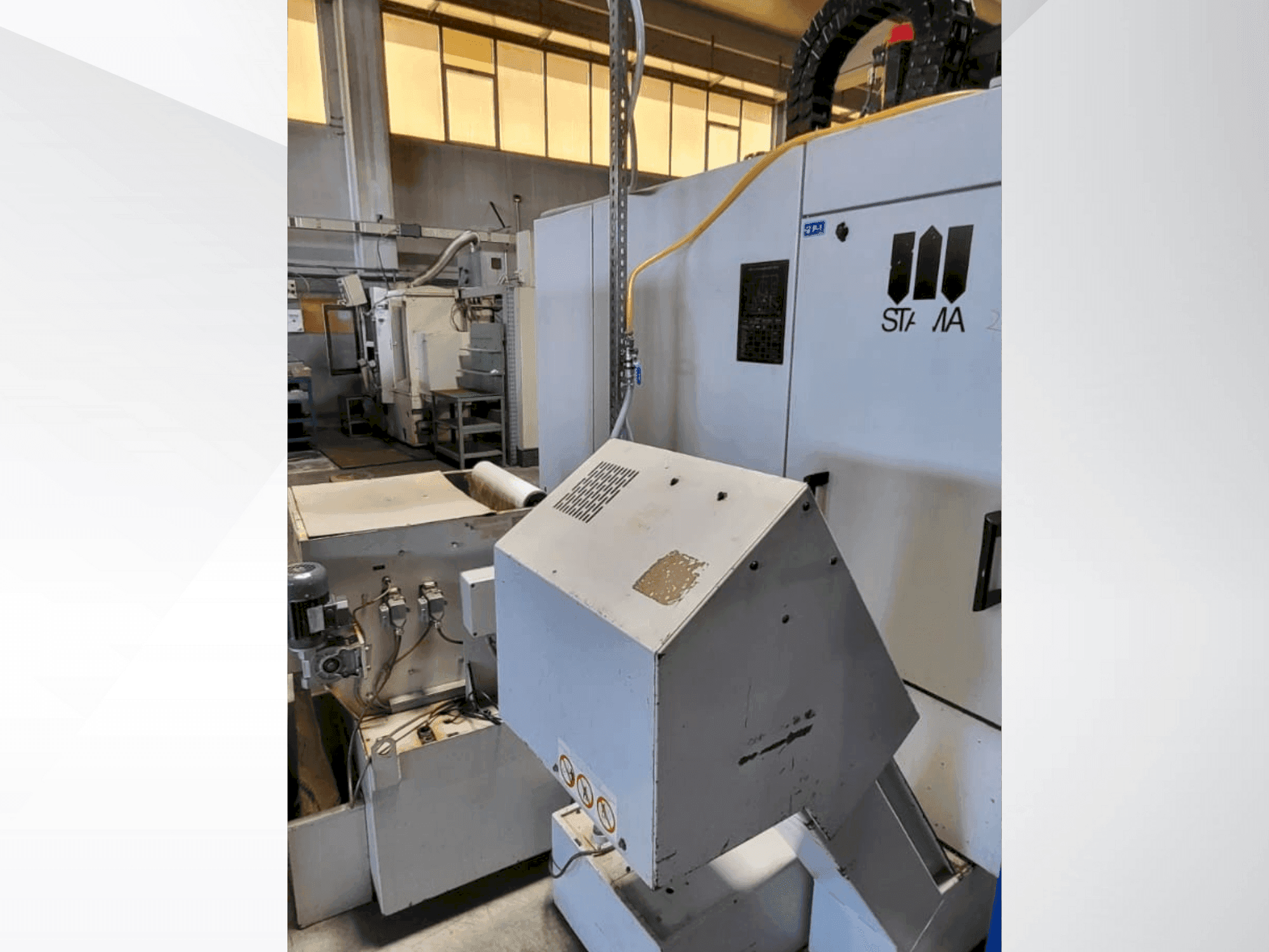 Front view of STAMA MC325 machine