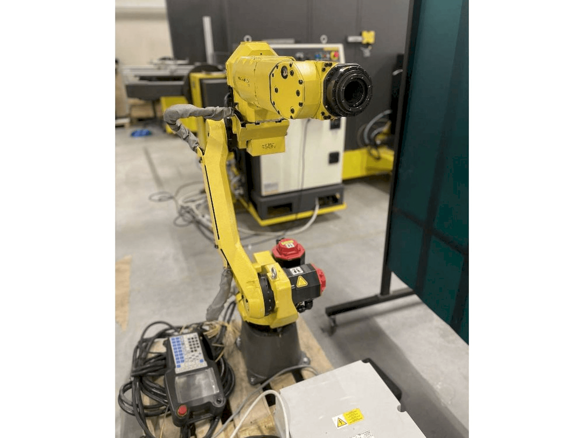 Front view of FANUC M10iA/12 machine