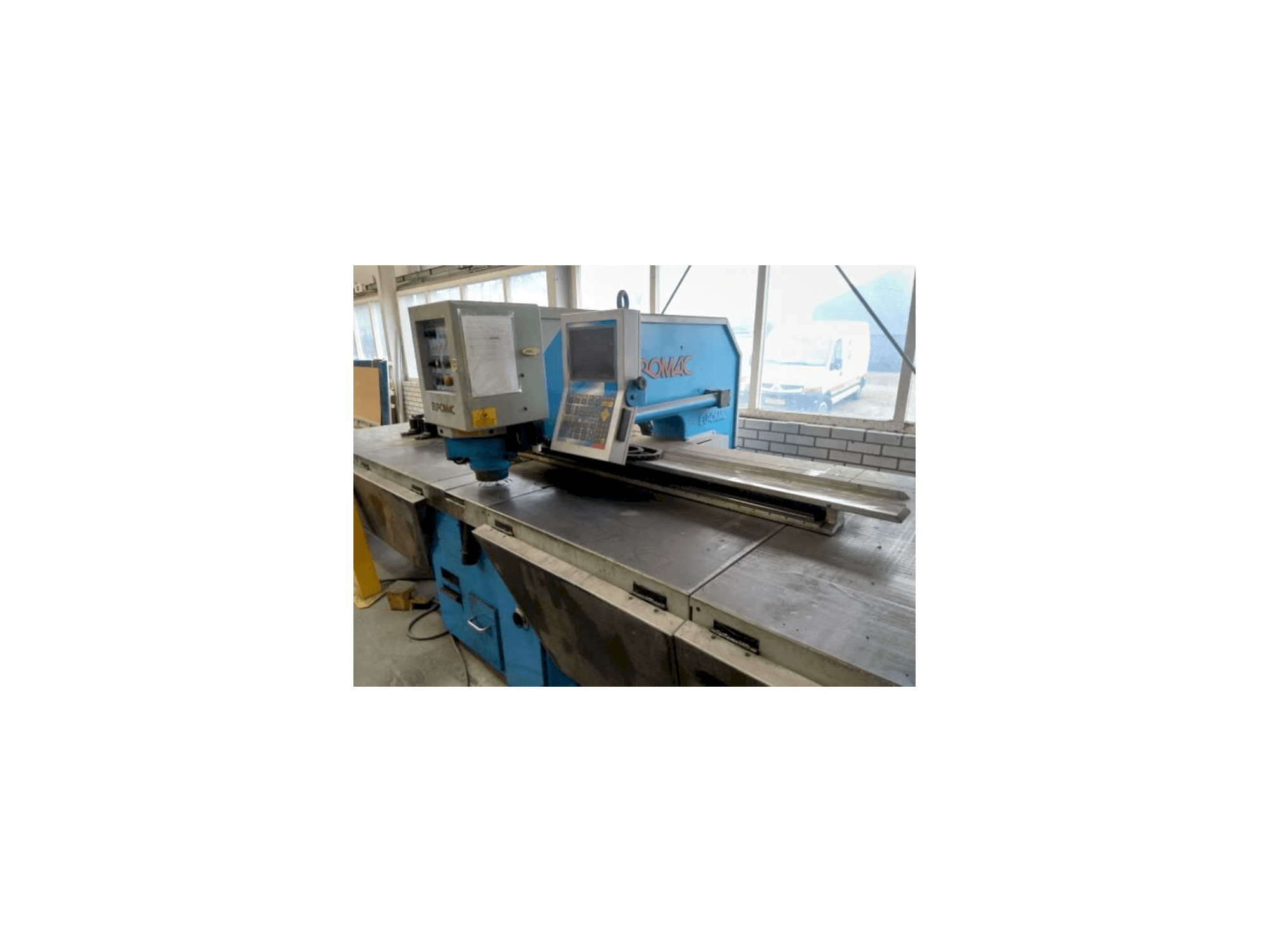 Front view of Euromac CX 1000/30 machine