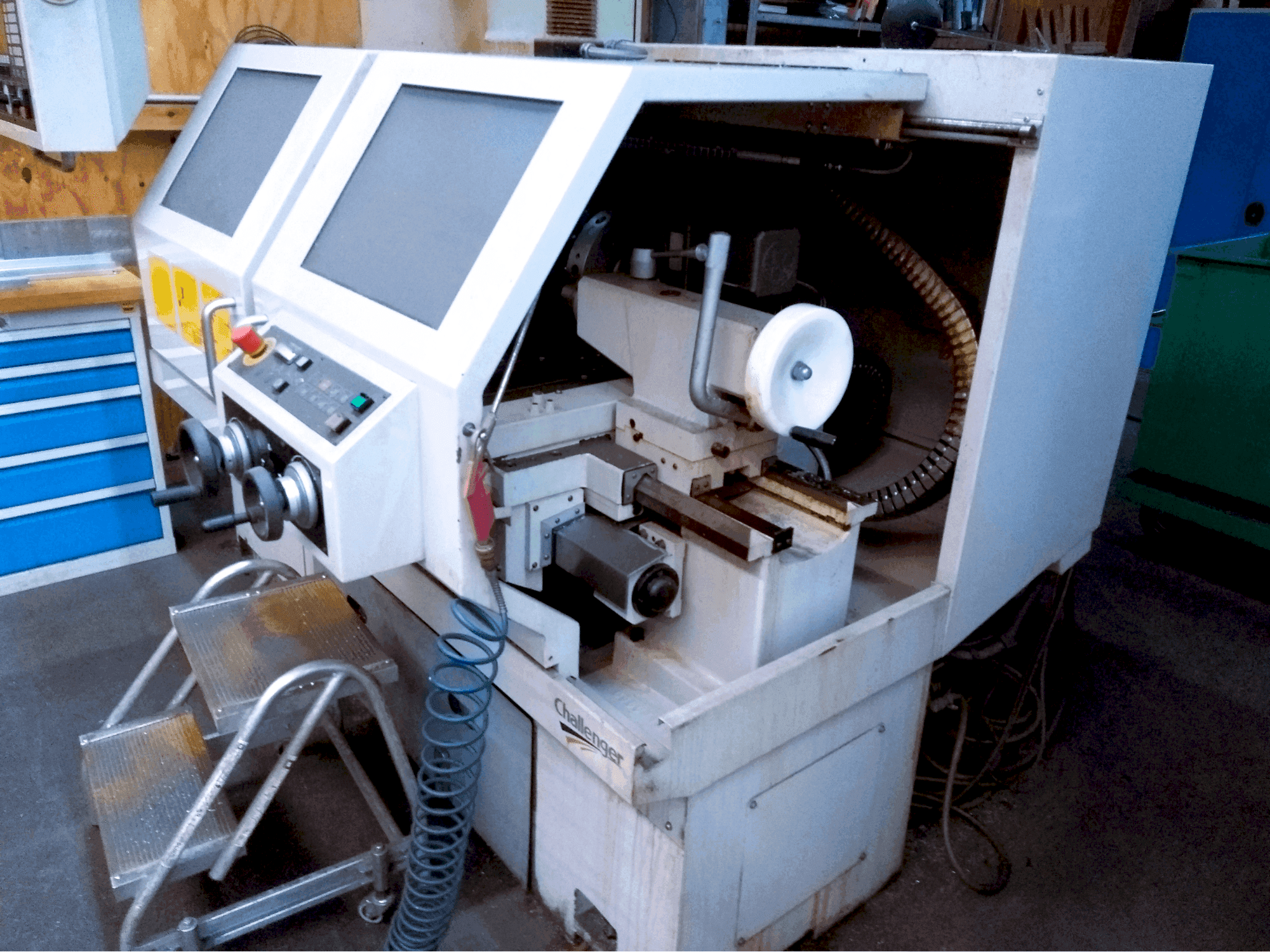 Front view of Challenger MICROTURN BNC 446 machine