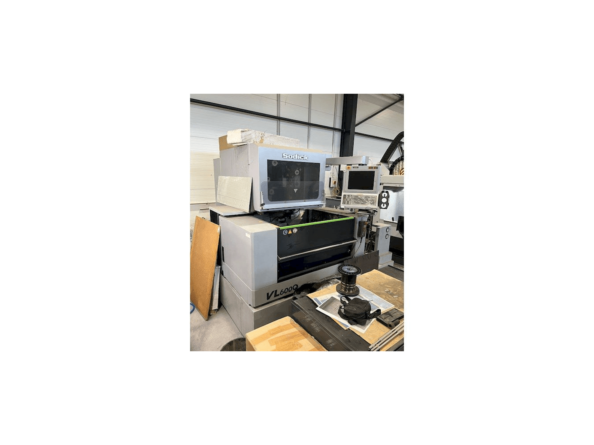 Front view of Sodick VL600Q machine