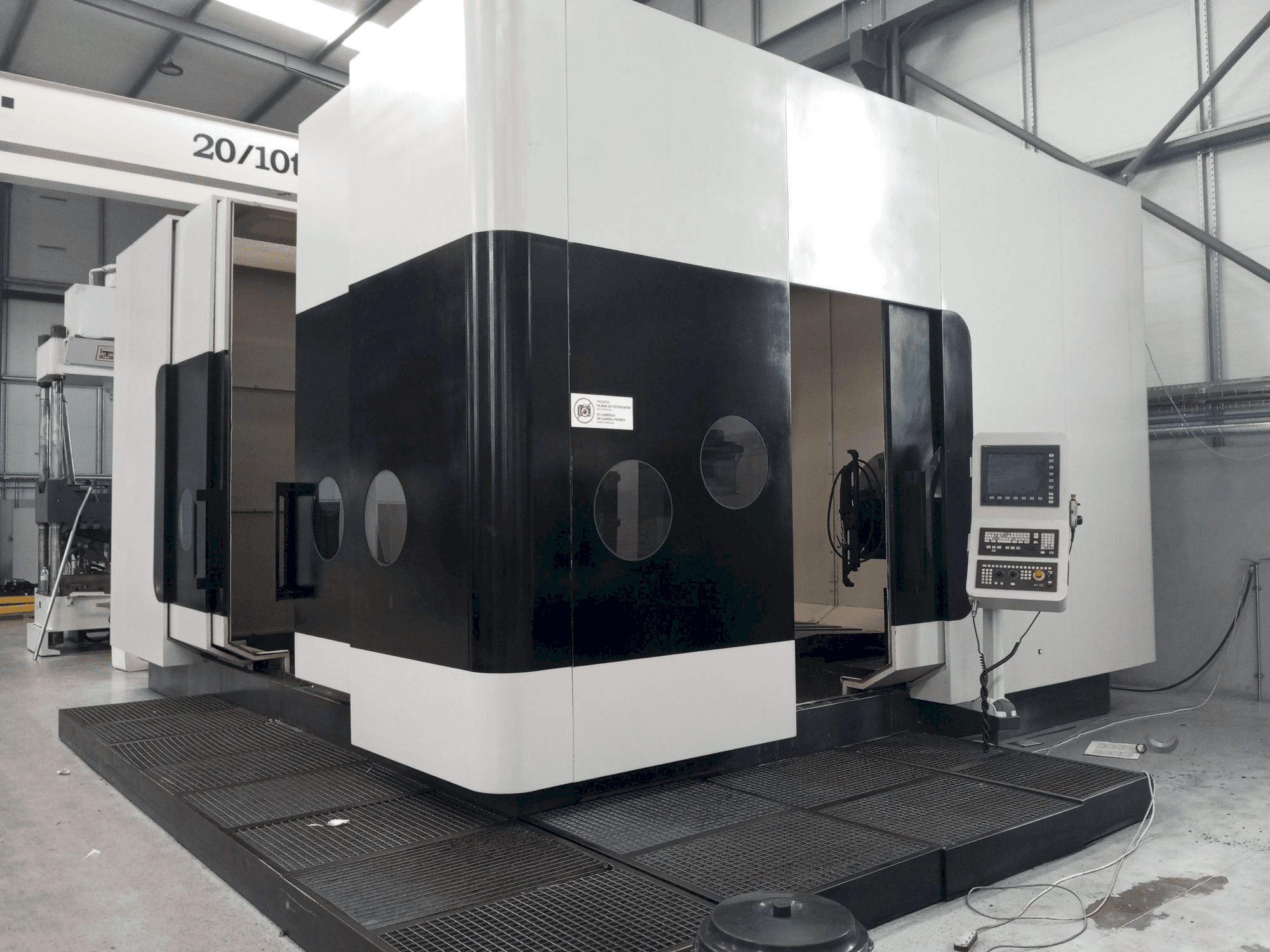 Front view of CHETO 3000 machine