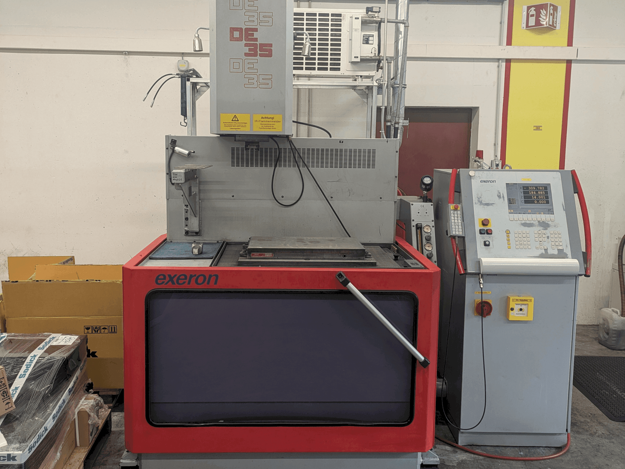 Front view of Exeron DE 35 CE machine