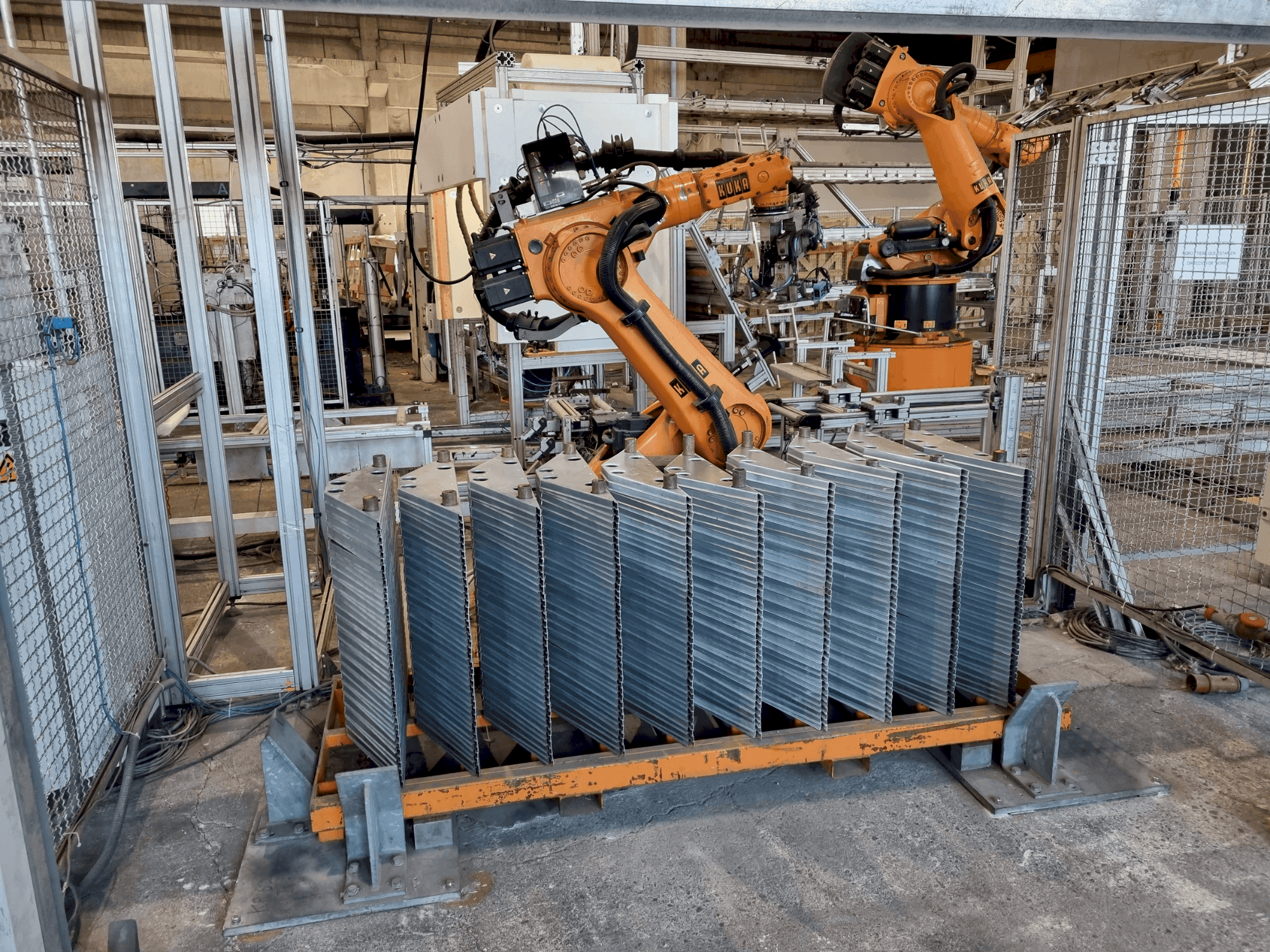 Front view of KUKA KR 360 L280-2 machine