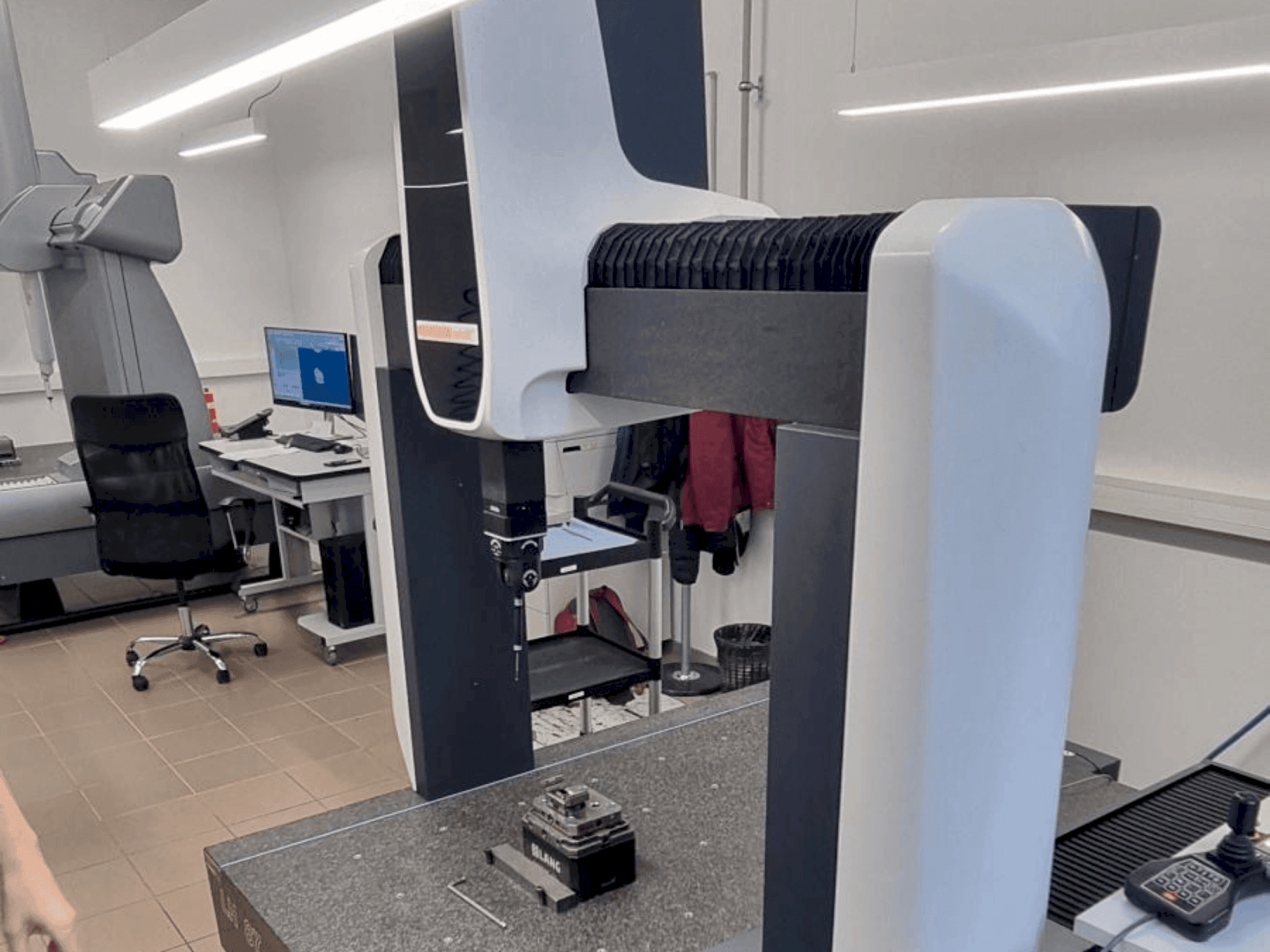 Front view of Wenzel LH87 machine