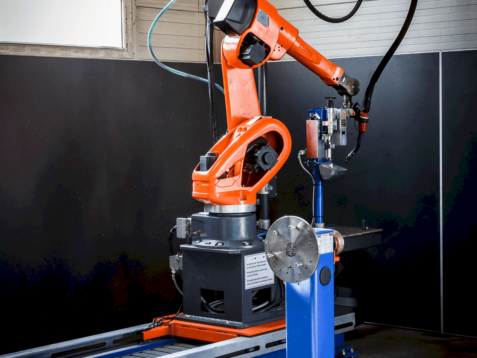 Front view of CLOOS QRC 350 QIROX machine