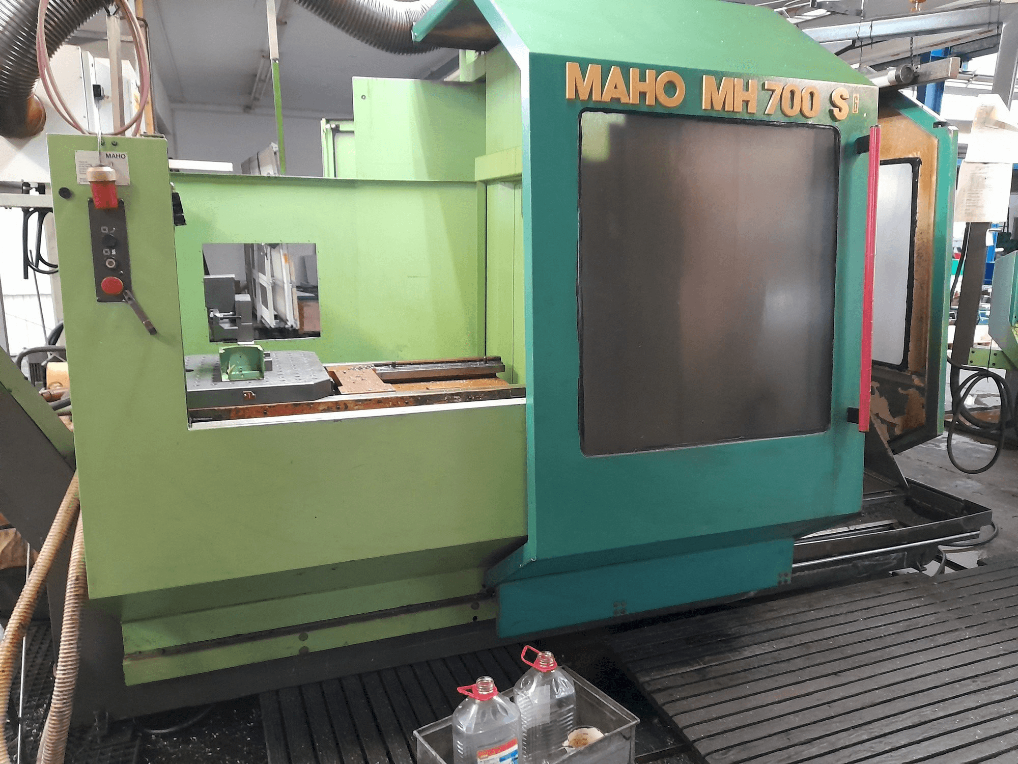 Left side view of MAHO MH 700 S machine