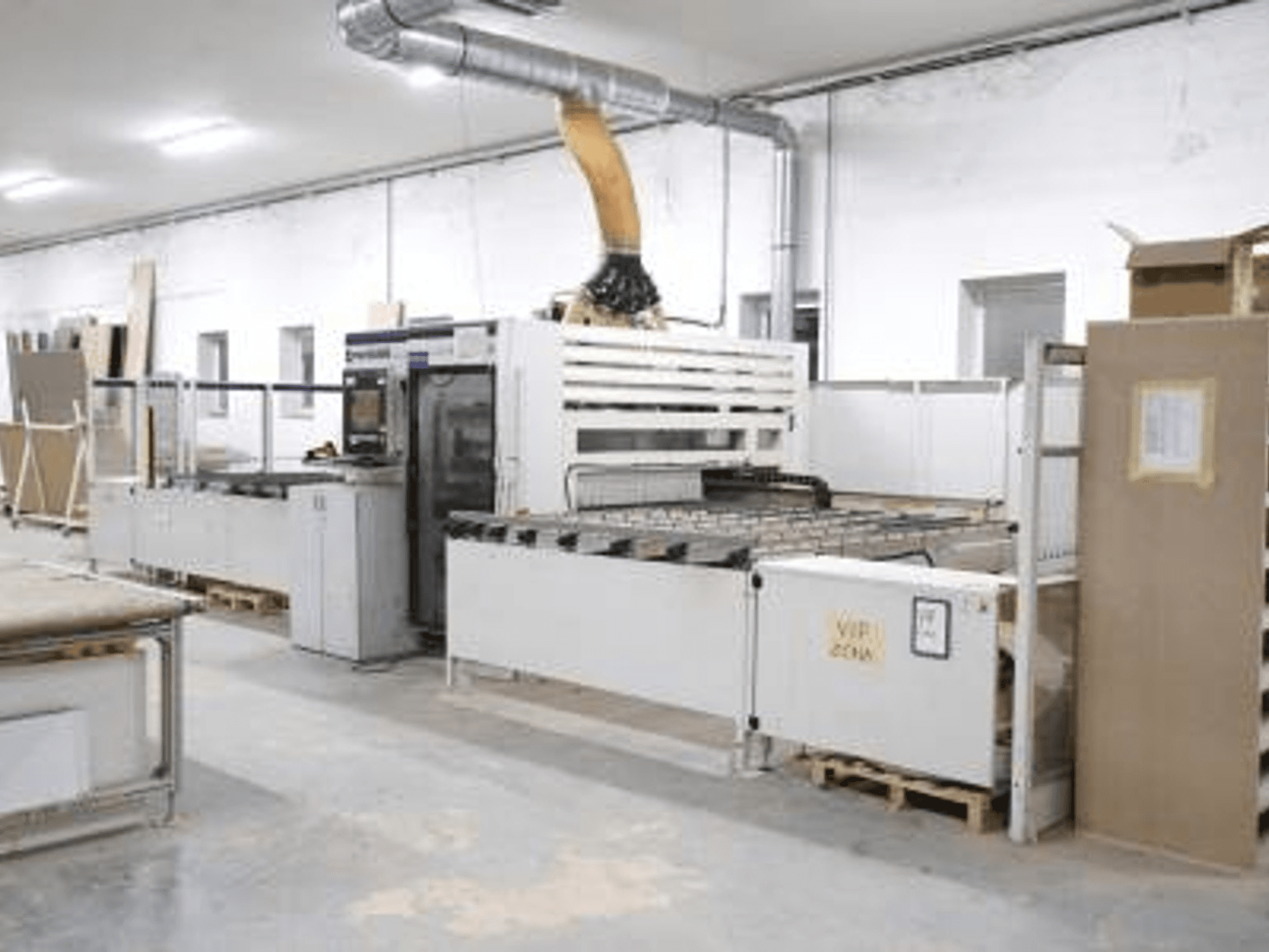 SCM Morbidelli UNIFLEX HP CNC wood machining centre in a workshop, front view, showcasing its control panel and feeding system.